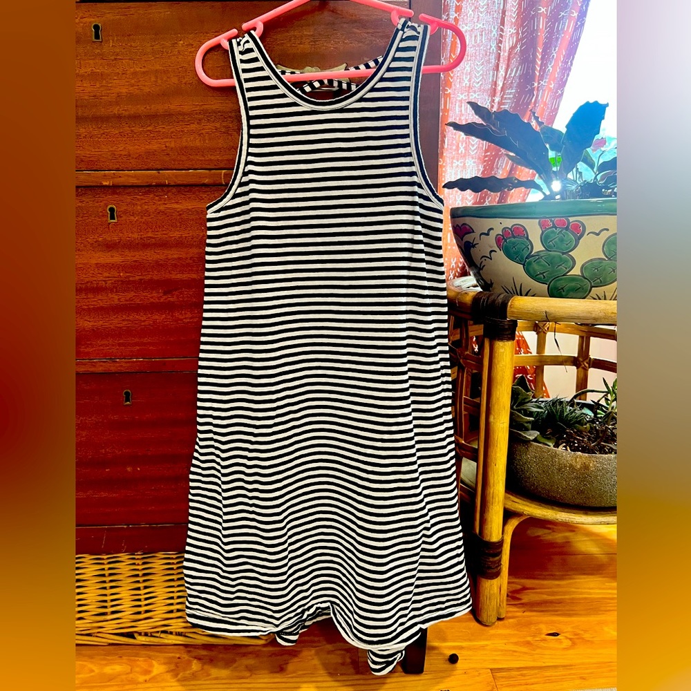 Old navy black and white striped dress size 8